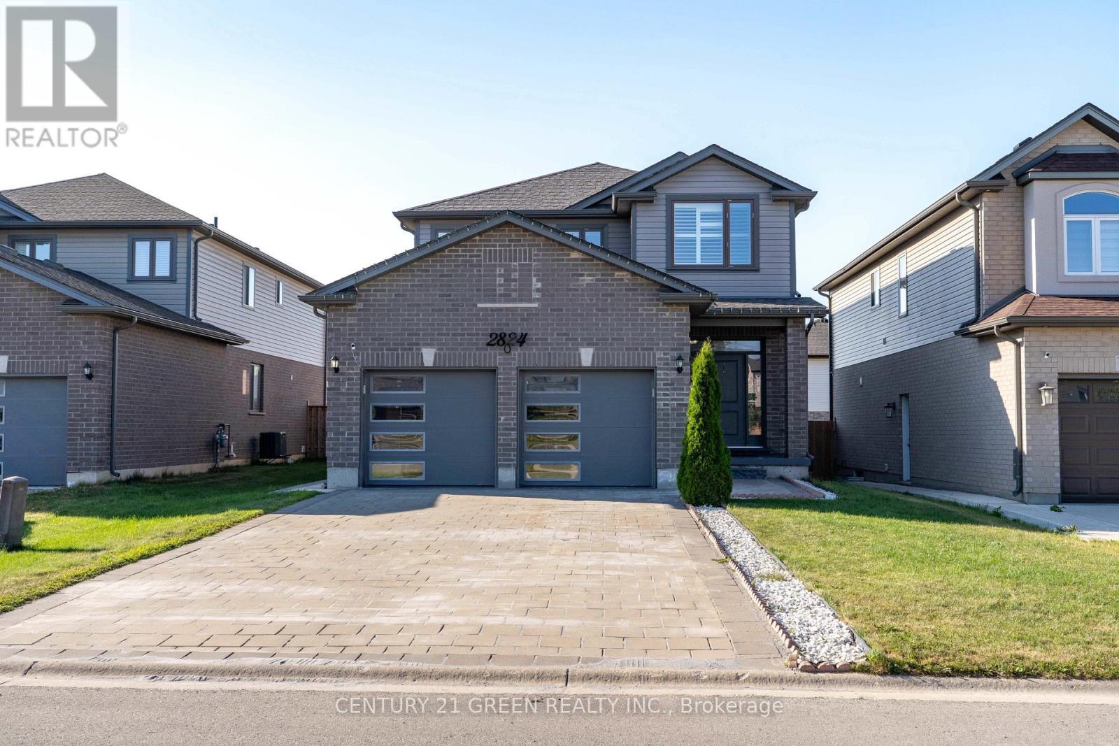 2824 Doyle Drive, London South, ON - Outdoor With Facade