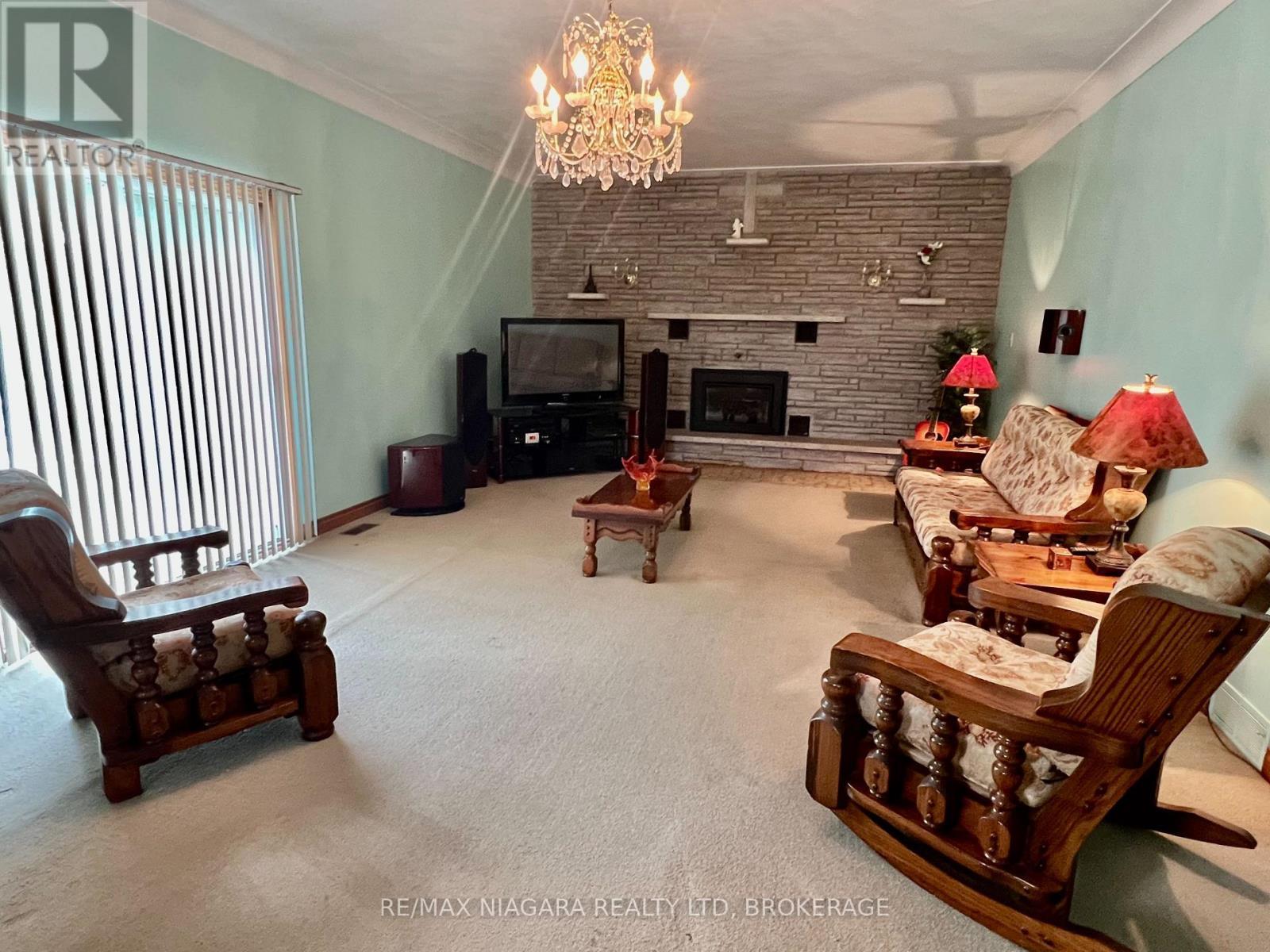 Large Family Room with Fireplace - 4628 Baldwin Avenue, Niagara Falls (Ascot), ON - Indoor With Fireplace