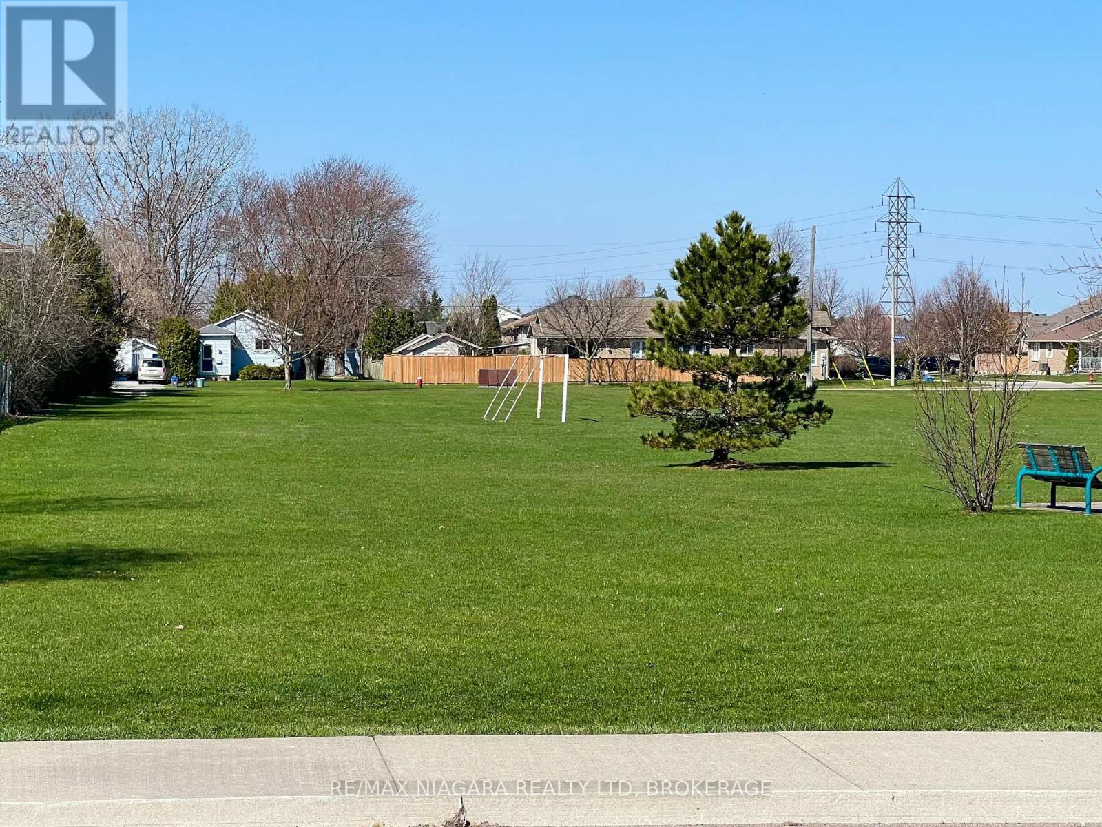Baldwin Park right across the street! - 4628 Baldwin Avenue, Niagara Falls (Ascot), ON - Outdoor
