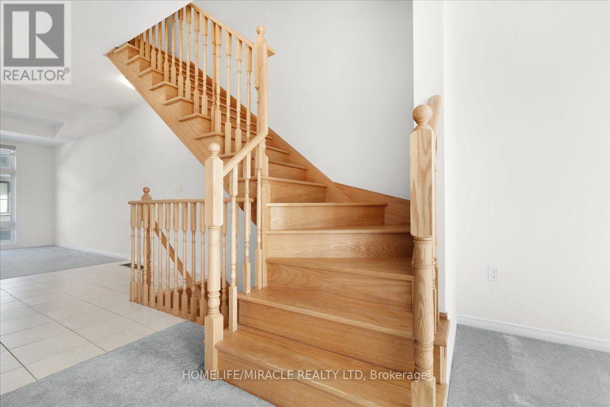 1392 Coral Springs Path, Oshawa, ON - Indoor Photo Showing Other Room