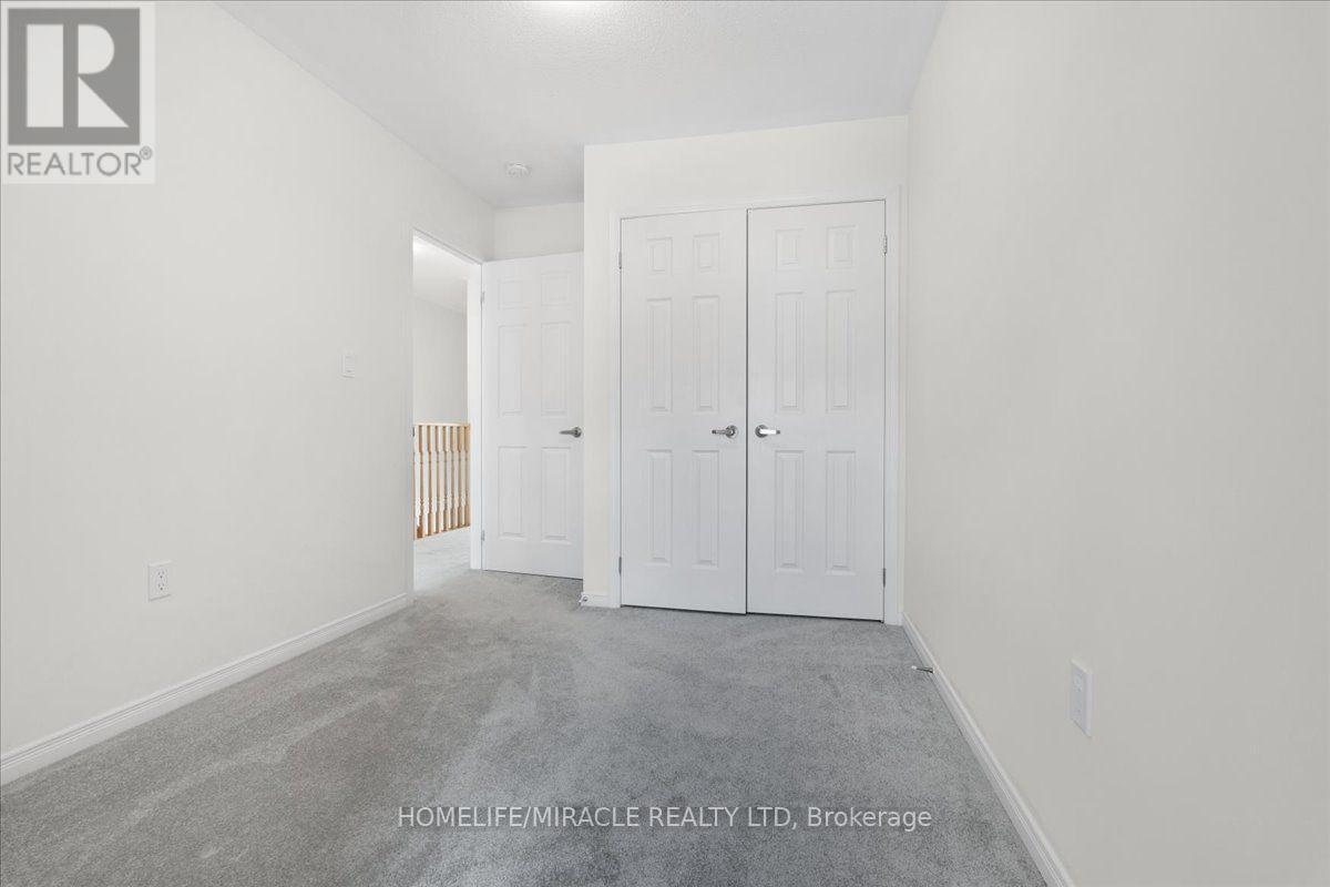 1392 Coral Springs Path, Oshawa, ON - Indoor Photo Showing Other Room