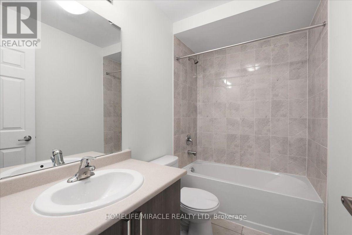 1392 Coral Springs Path, Oshawa, ON - Indoor Photo Showing Bathroom
