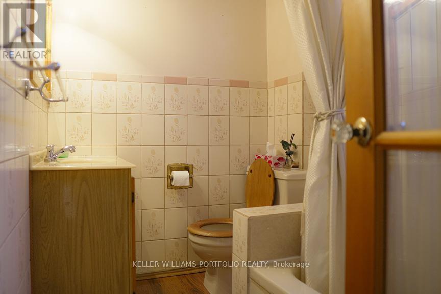 97 Livingstone Avenue, Toronto, ON - Indoor Photo Showing Bathroom