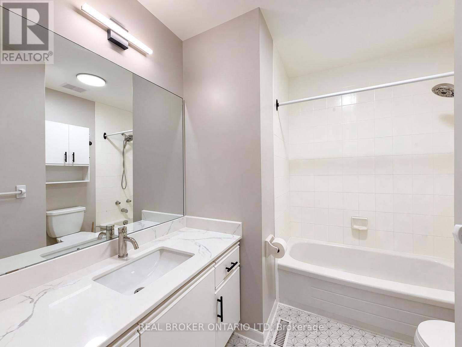 Bathroom - 713 Railton Avenue, London East (East I), ON - Indoor Photo Showing Bathroom
