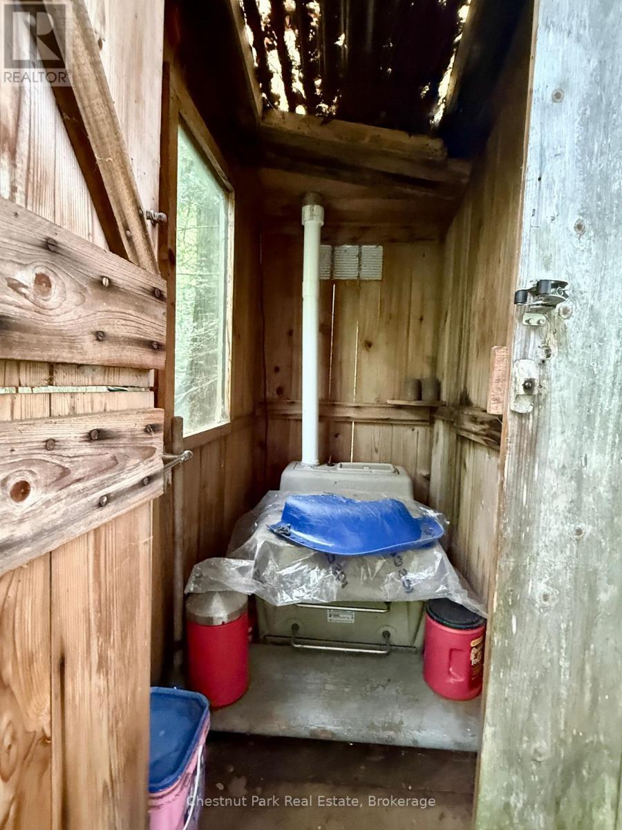 Composting toilet - 50 Cache Lake Apl1322, South Algonquin, ON -