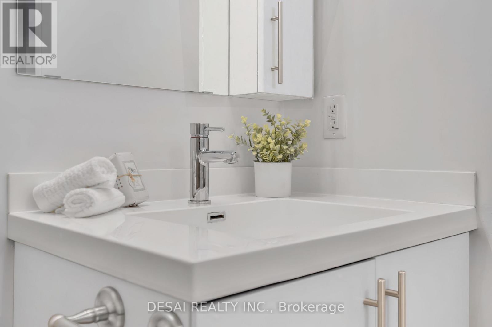 2321 - 352 Front Street W, Toronto, ON - Indoor Photo Showing Bathroom