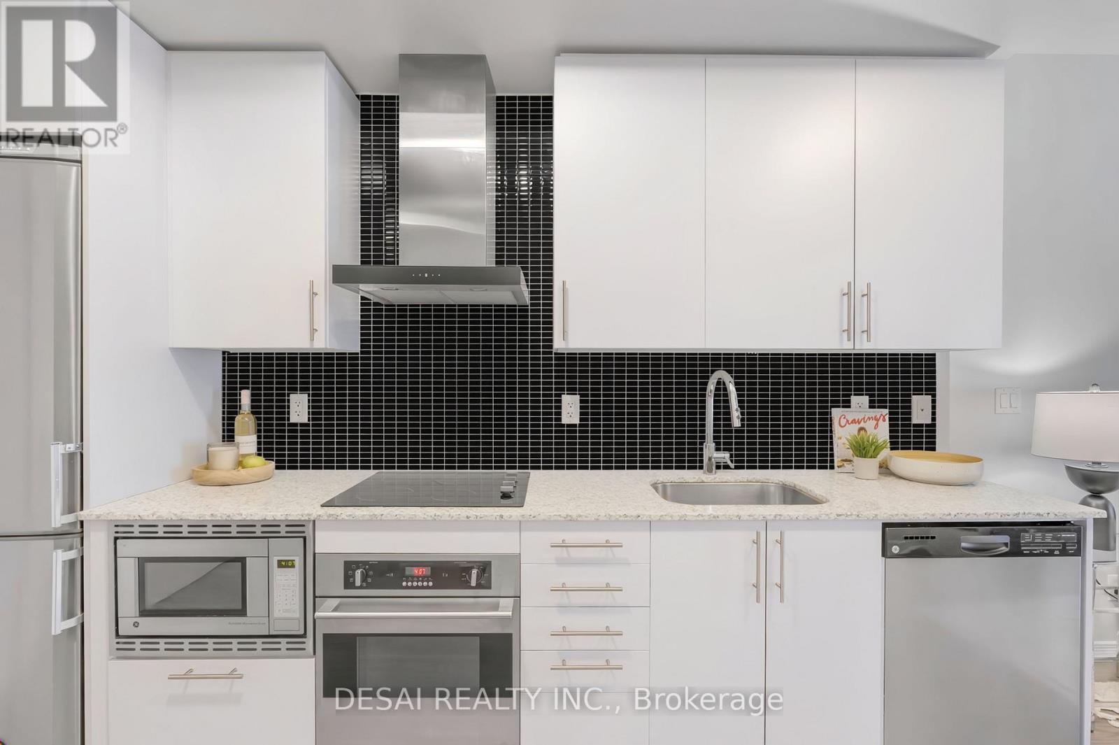 2321 - 352 Front Street W, Toronto, ON - Indoor Photo Showing Kitchen