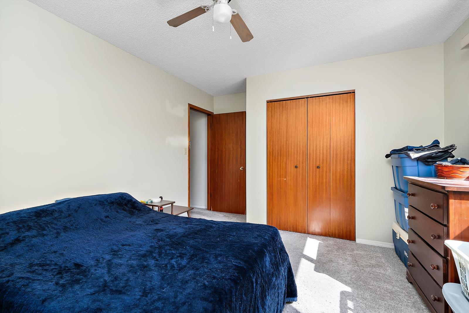 3907 3905 54 Street, Wetaskiwin, AB - Indoor Photo Showing Bedroom