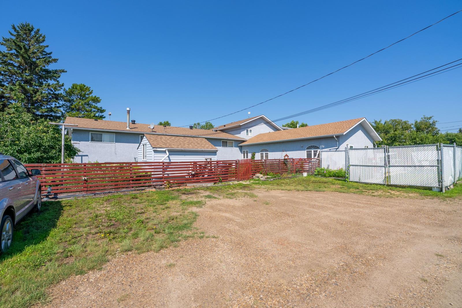 3907 3905 54 Street, Wetaskiwin, AB - Outdoor