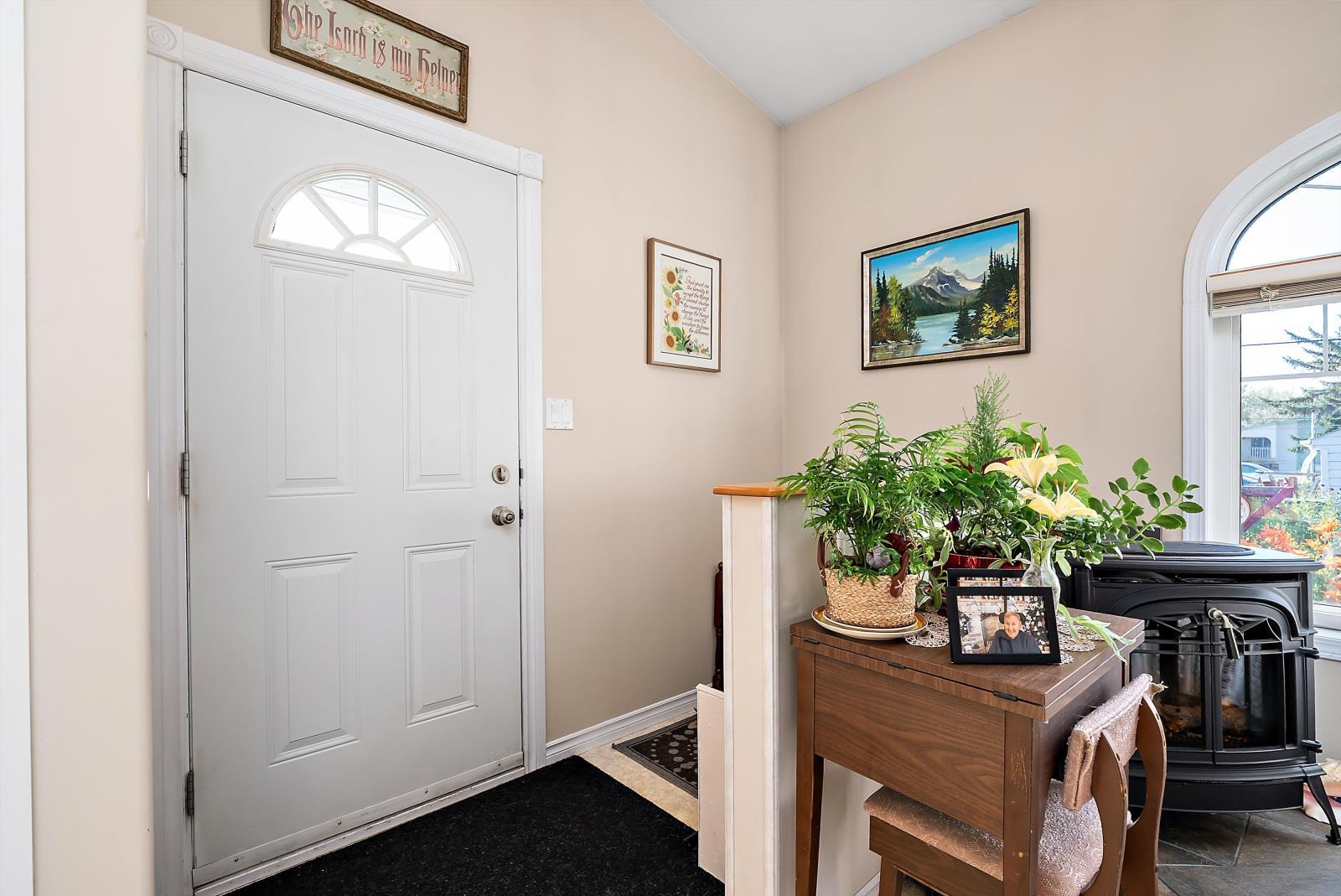 3907 3905 54 Street, Wetaskiwin, AB - Indoor Photo Showing Other Room