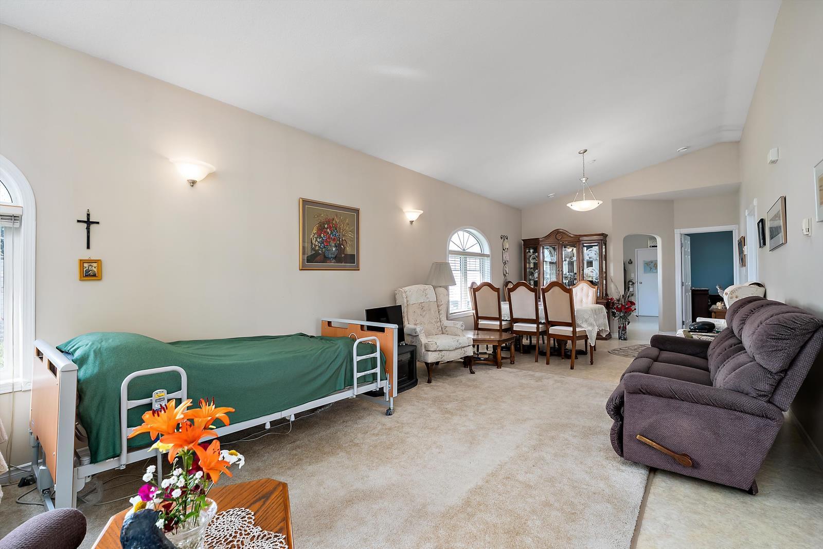 3907 3905 54 Street, Wetaskiwin, AB - Indoor Photo Showing Living Room