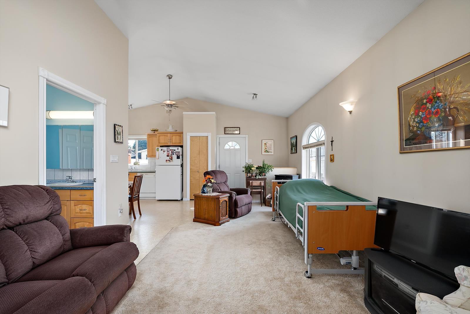 3907 3905 54 Street, Wetaskiwin, AB - Indoor Photo Showing Living Room
