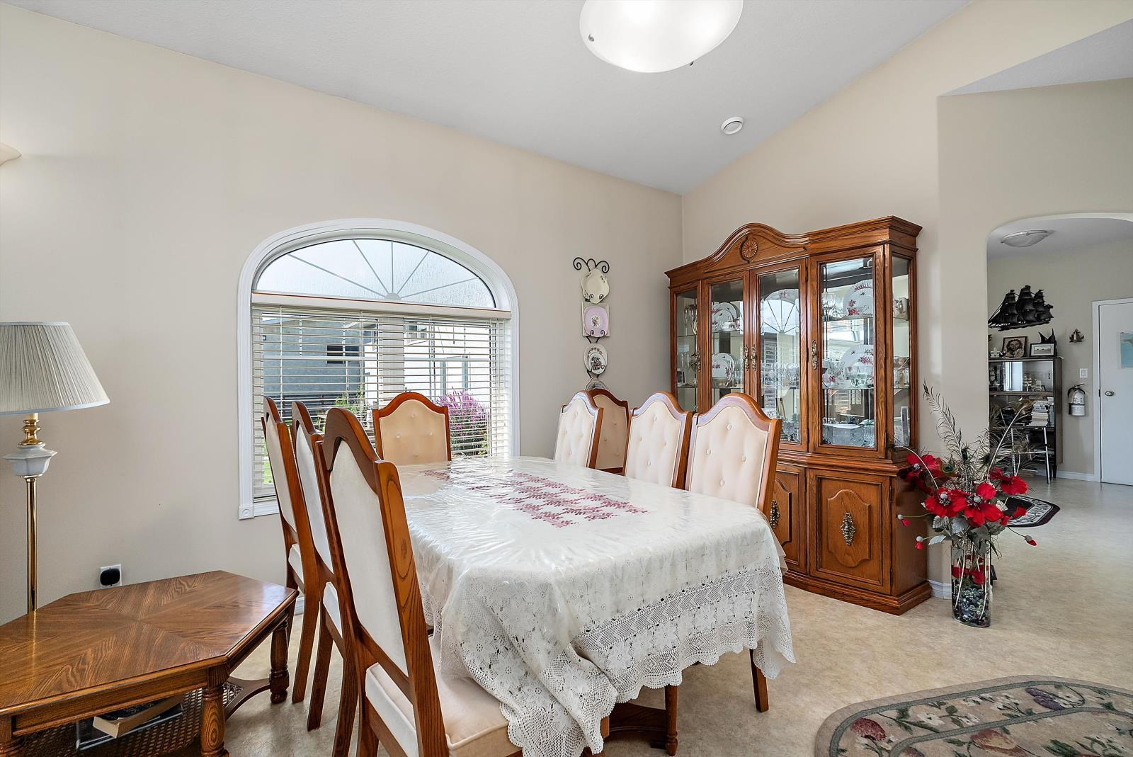 3907 3905 54 Street, Wetaskiwin, AB - Indoor Photo Showing Dining Room