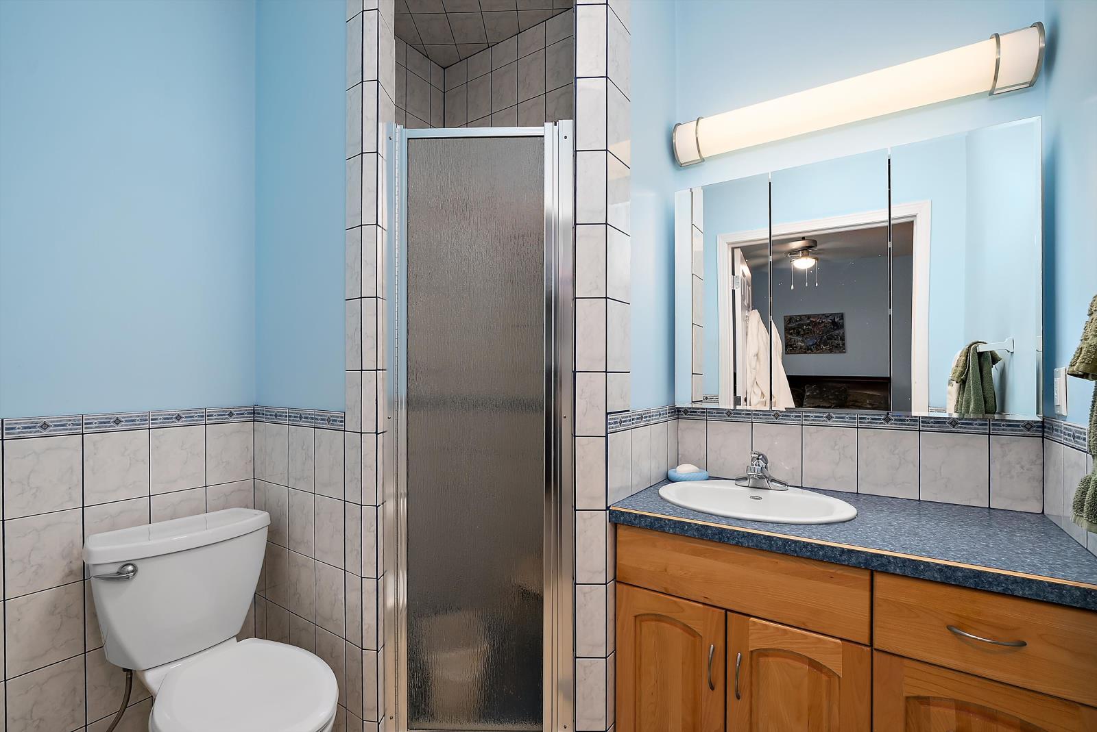 3907 3905 54 Street, Wetaskiwin, AB - Indoor Photo Showing Bathroom