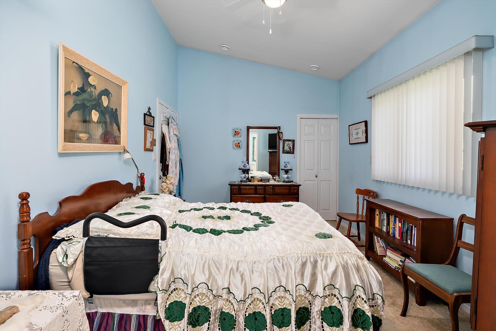 3907 3905 54 Street, Wetaskiwin, AB - Indoor Photo Showing Bedroom