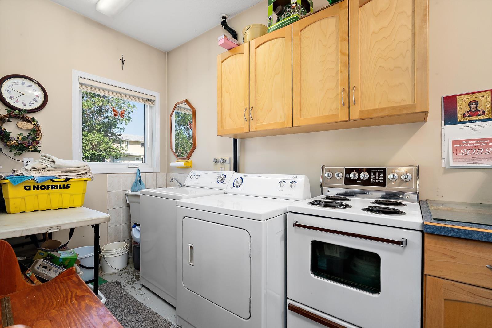 3907 3905 54 Street, Wetaskiwin, AB - Indoor Photo Showing Laundry Room