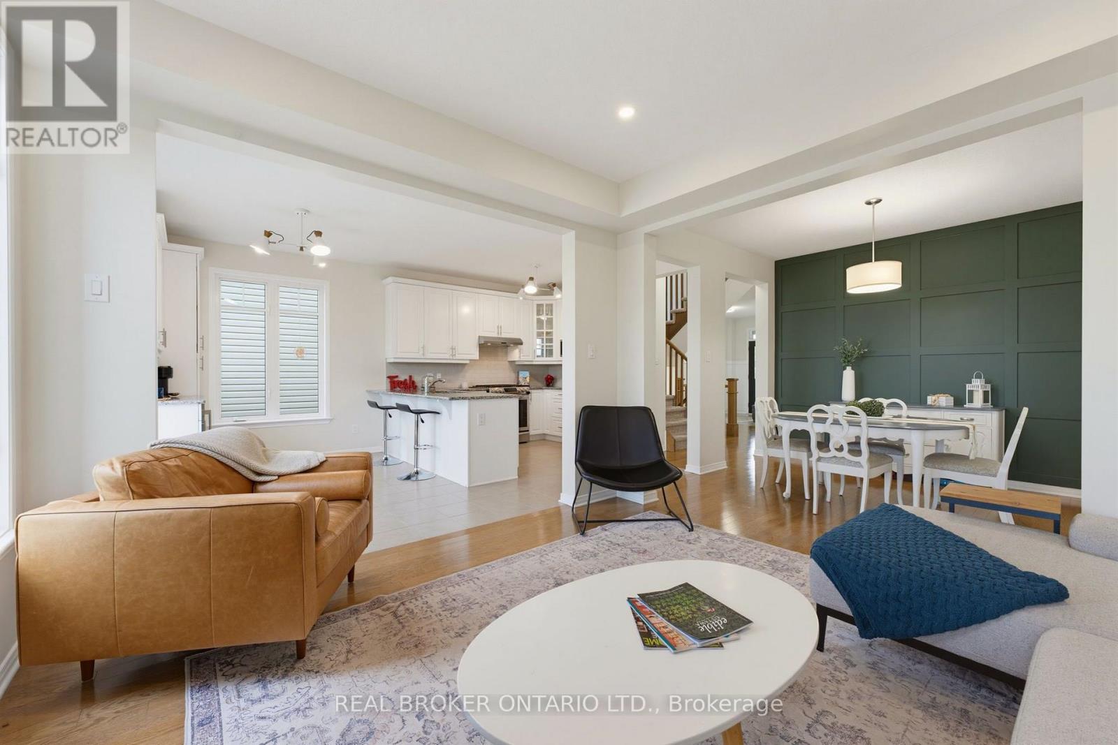76 Tapadero Avenue, Ottawa, ON - Indoor Photo Showing Living Room