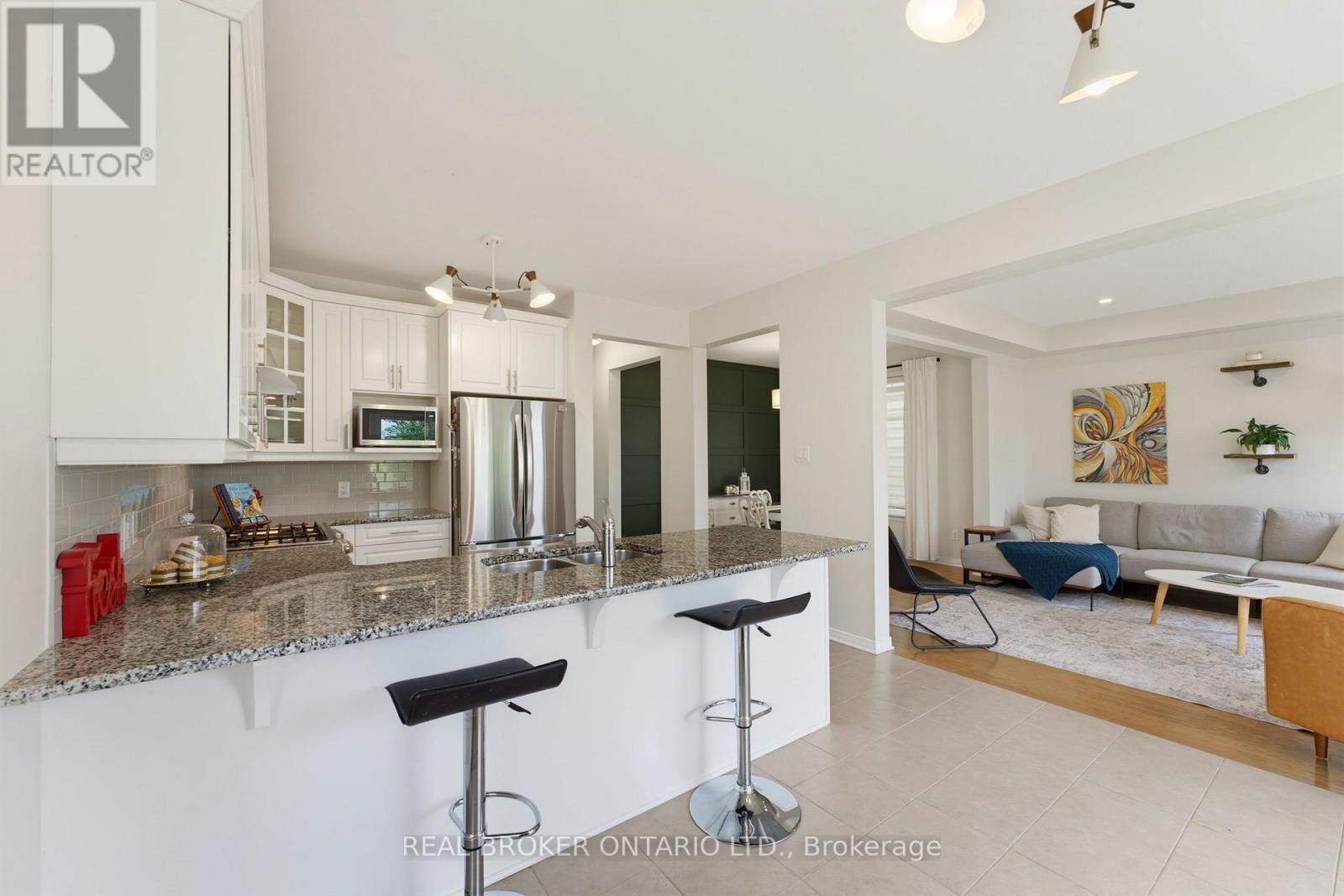 76 Tapadero Avenue, Ottawa, ON - Indoor Photo Showing Kitchen With Upgraded Kitchen