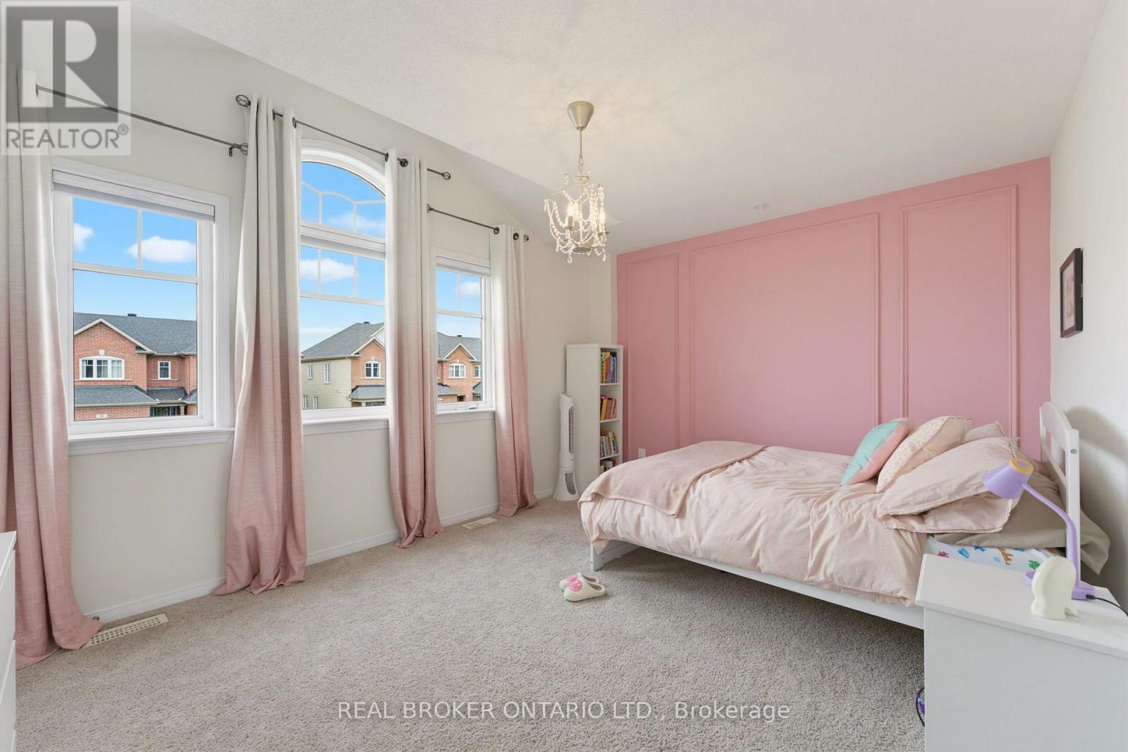 76 Tapadero Avenue, Ottawa, ON - Indoor Photo Showing Bedroom