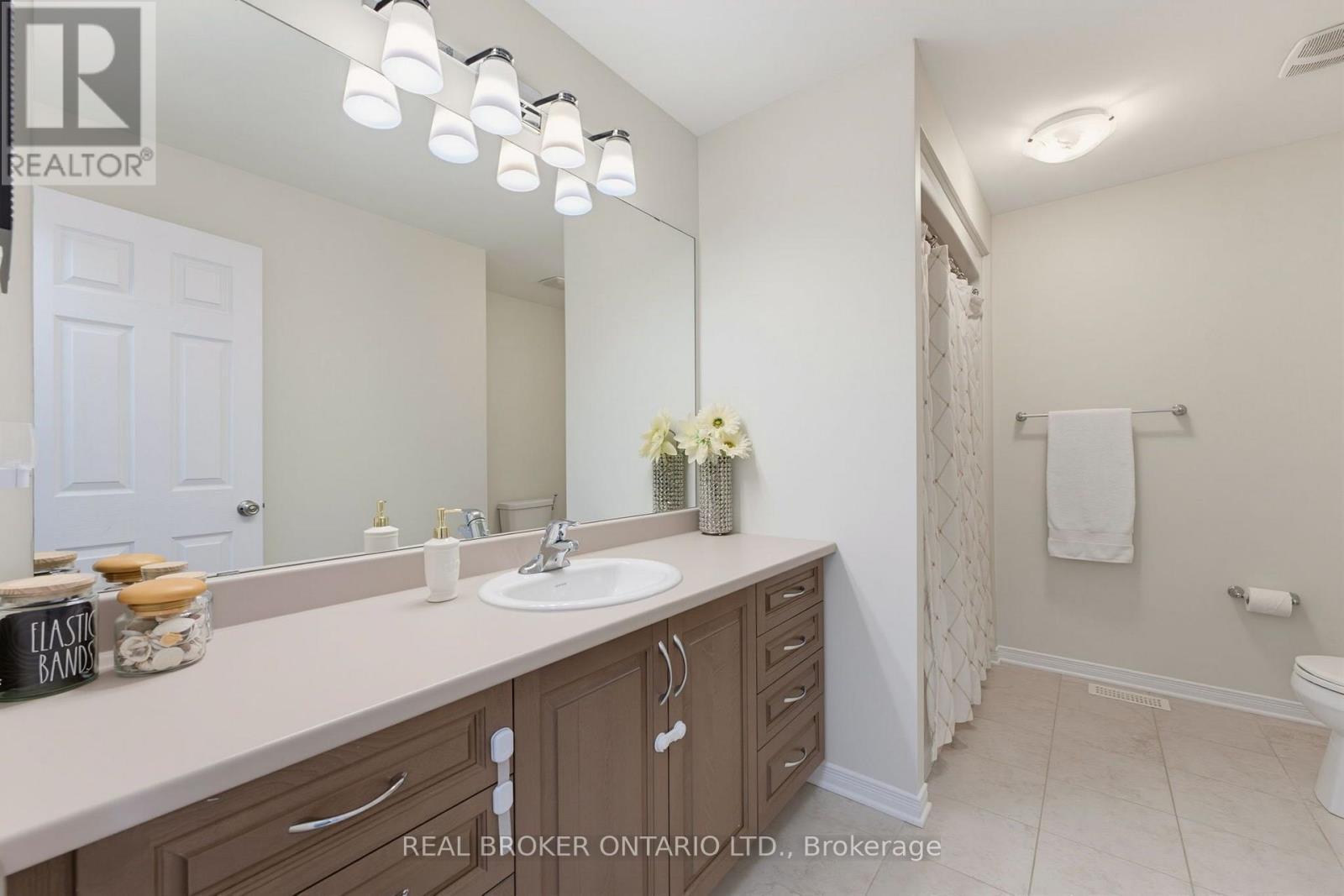 76 Tapadero Avenue, Ottawa, ON - Indoor Photo Showing Bathroom