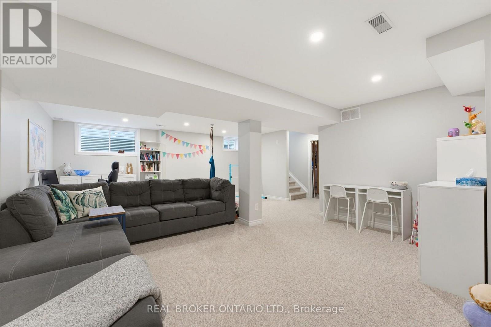76 Tapadero Avenue, Ottawa, ON - Indoor