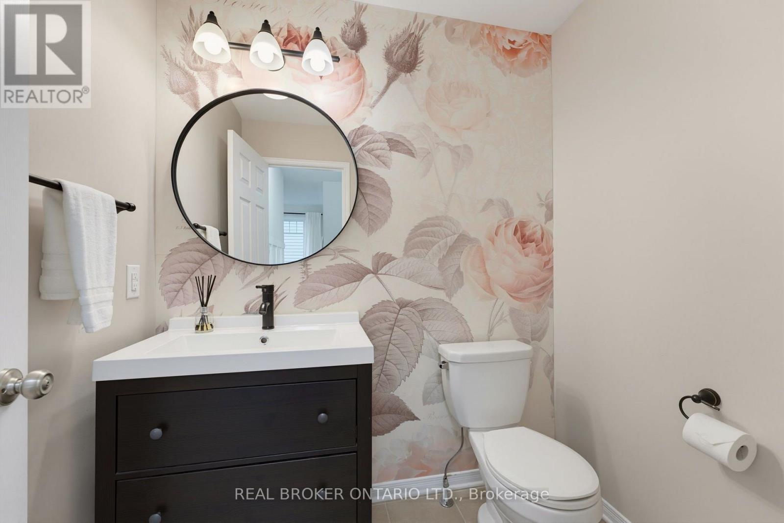 76 Tapadero Avenue, Ottawa, ON - Indoor Photo Showing Bathroom