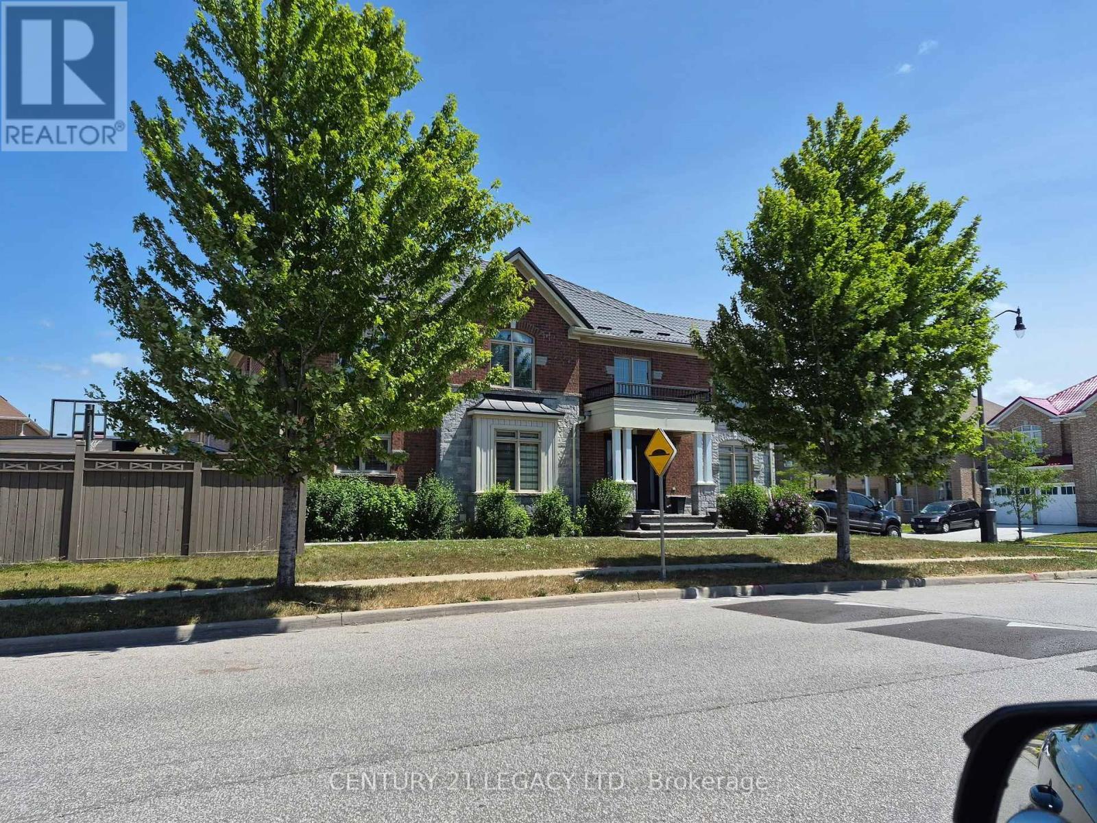 11 Drummondville Drive, Brampton, ON - Outdoor With Facade