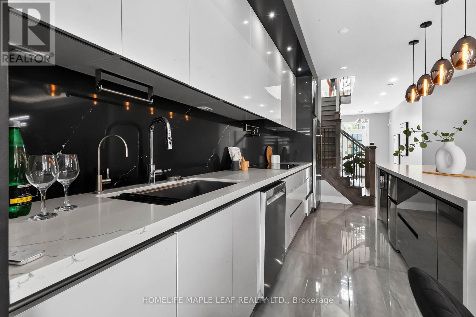 20 Wannamaker Crescent, Cambridge, ON - Indoor Photo Showing Kitchen With Upgraded Kitchen