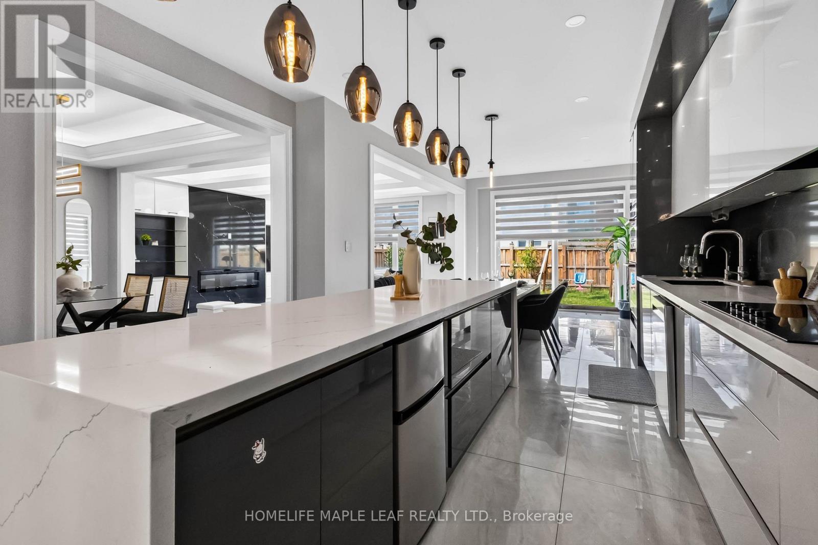 20 Wannamaker Crescent, Cambridge, ON - Indoor Photo Showing Kitchen With Upgraded Kitchen