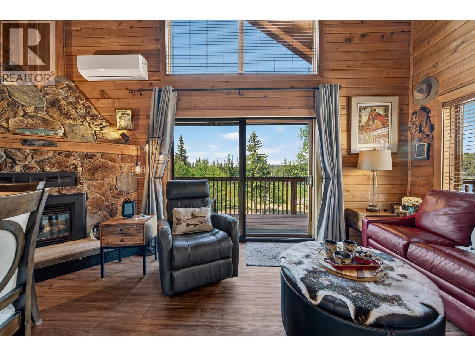7200 Roche Lake Road Unit# 5A, Kamloops, BC - Indoor Photo Showing Living Room With Fireplace