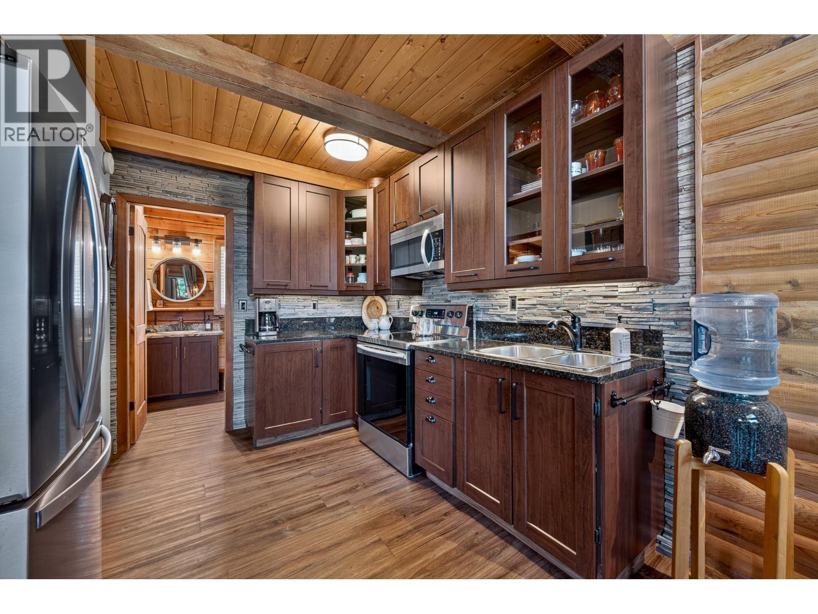 7200 Roche Lake Road Unit# 5A, Kamloops, BC - Indoor Photo Showing Kitchen With Double Sink
