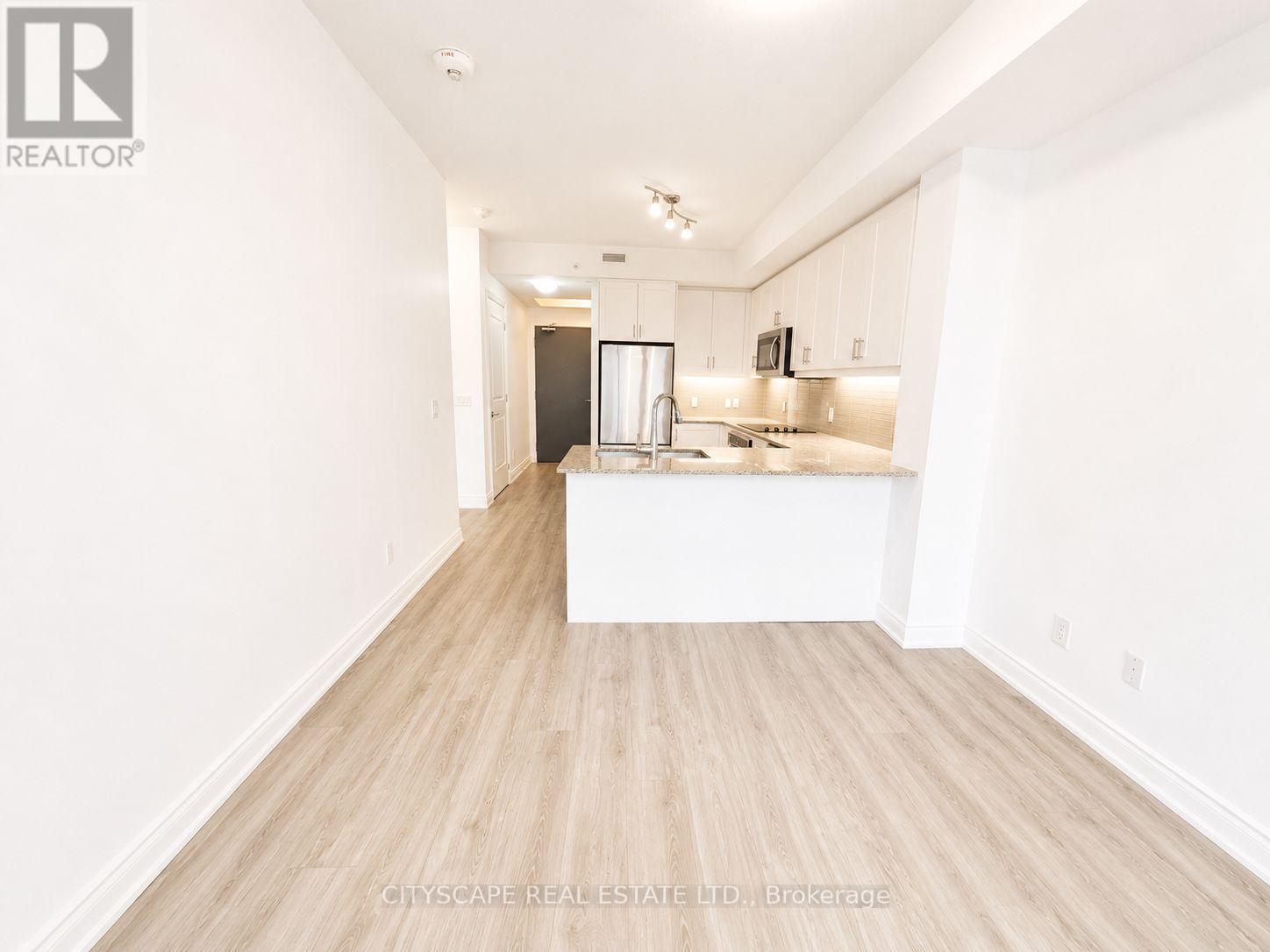 Open Concept - 1003 - 9618 Yonge Street, Richmond Hill, ON - Indoor Photo Showing Kitchen