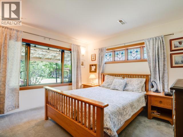 10440 Kelly Creek Road, Powell River, BC - Indoor Photo Showing Bedroom