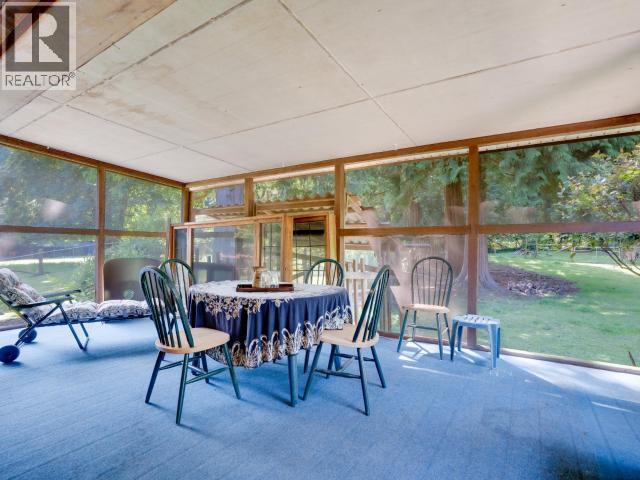 10440 Kelly Creek Road, Powell River, BC - Indoor Photo Showing Dining Room