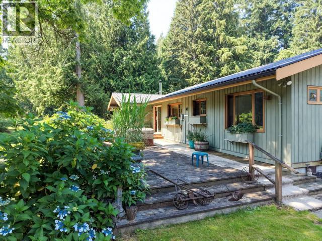 10440 Kelly Creek Road, Powell River, BC - Outdoor With Deck Patio Veranda