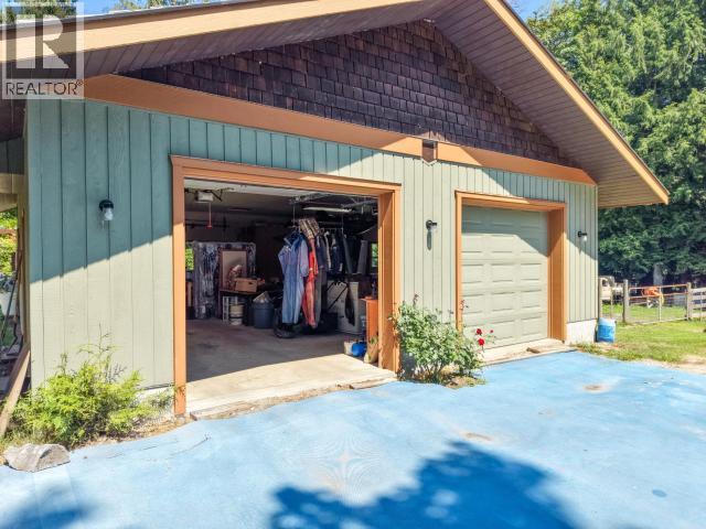 10440 Kelly Creek Road, Powell River, BC - Outdoor