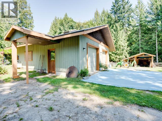 10440 Kelly Creek Road, Powell River, BC - Outdoor