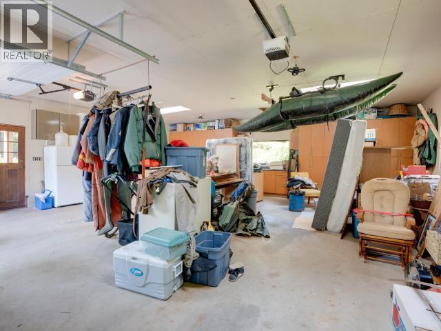 10440 Kelly Creek Road, Powell River, BC - Indoor Photo Showing Garage