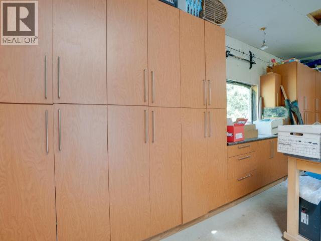 10440 Kelly Creek Road, Powell River, BC - Indoor Photo Showing Kitchen