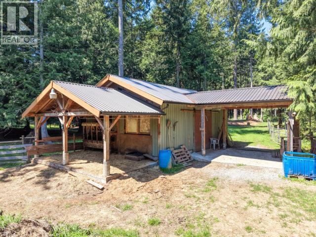 10440 Kelly Creek Road, Powell River, BC - Outdoor