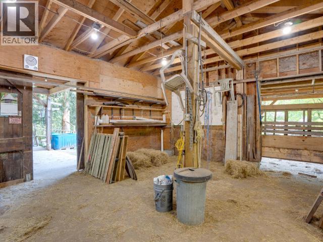 10440 Kelly Creek Road, Powell River, BC - Indoor Photo Showing Basement