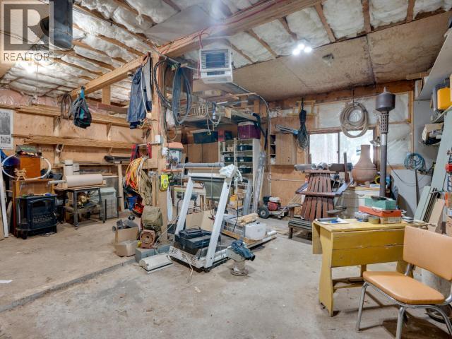 10440 Kelly Creek Road, Powell River, BC - Indoor Photo Showing Gym Room