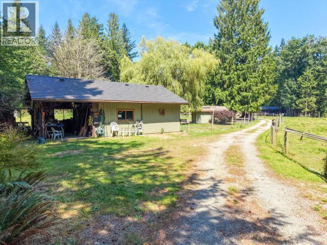 10440 Kelly Creek Road, Powell River, BC - Outdoor With Deck Patio Veranda
