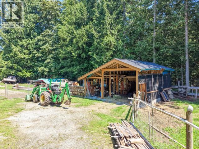 10440 Kelly Creek Road, Powell River, BC - Outdoor