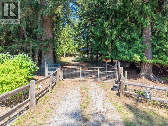 10440 Kelly Creek Road, Powell River, BC - Outdoor