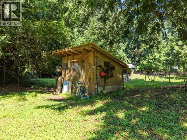 10440 Kelly Creek Road, Powell River, BC - Outdoor