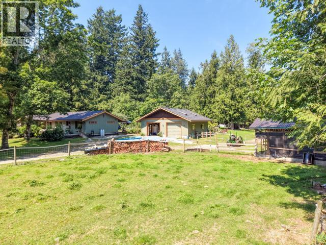 10440 Kelly Creek Road, Powell River, BC - Outdoor