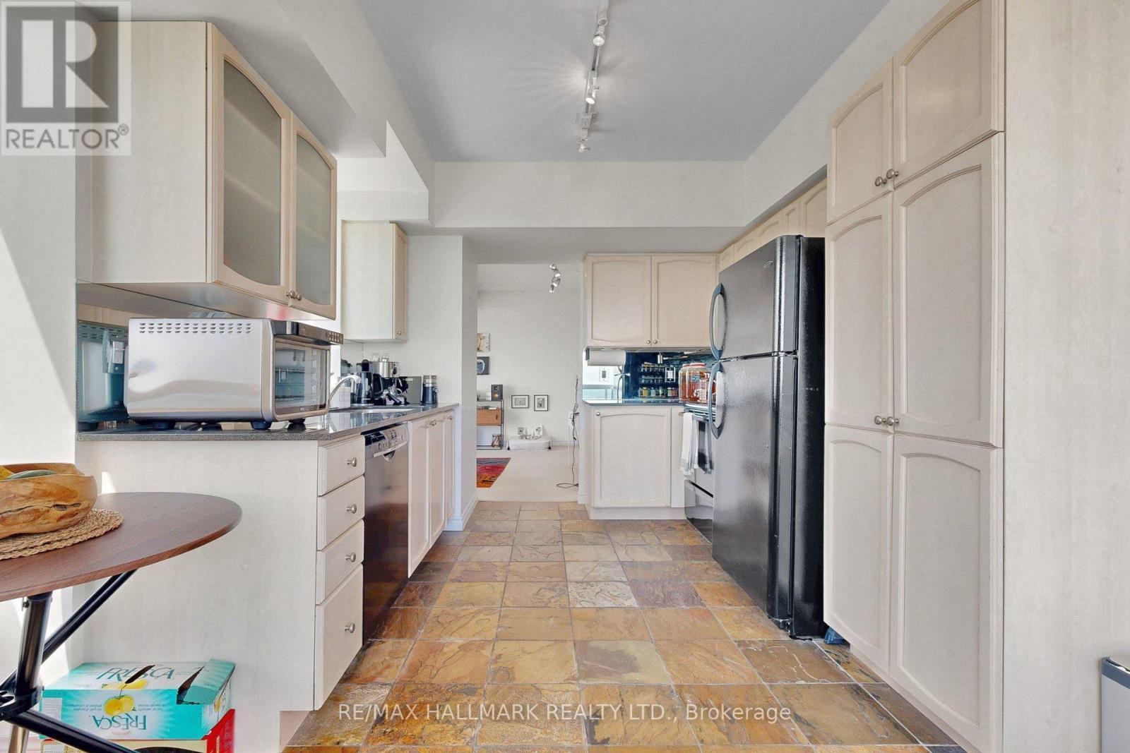 1516 - 410 Queens Quay W, Toronto, ON - Indoor Photo Showing Kitchen
