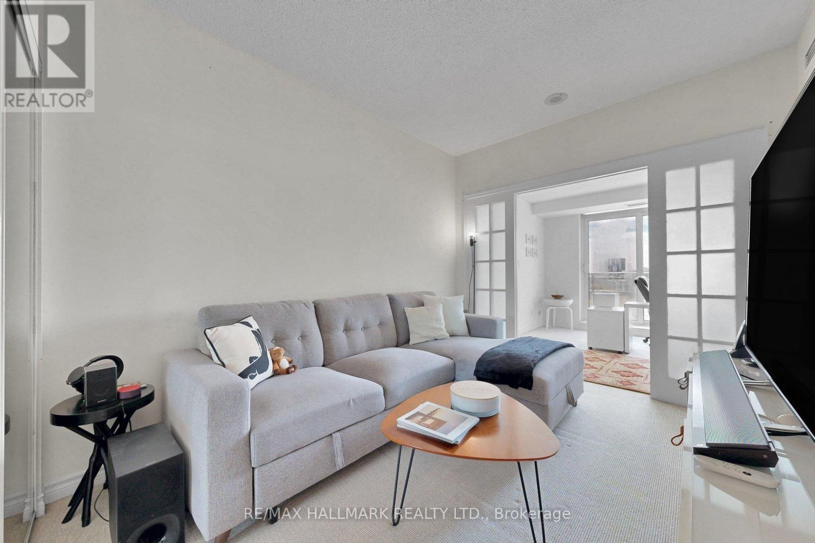 1516 - 410 Queens Quay W, Toronto, ON - Indoor Photo Showing Living Room