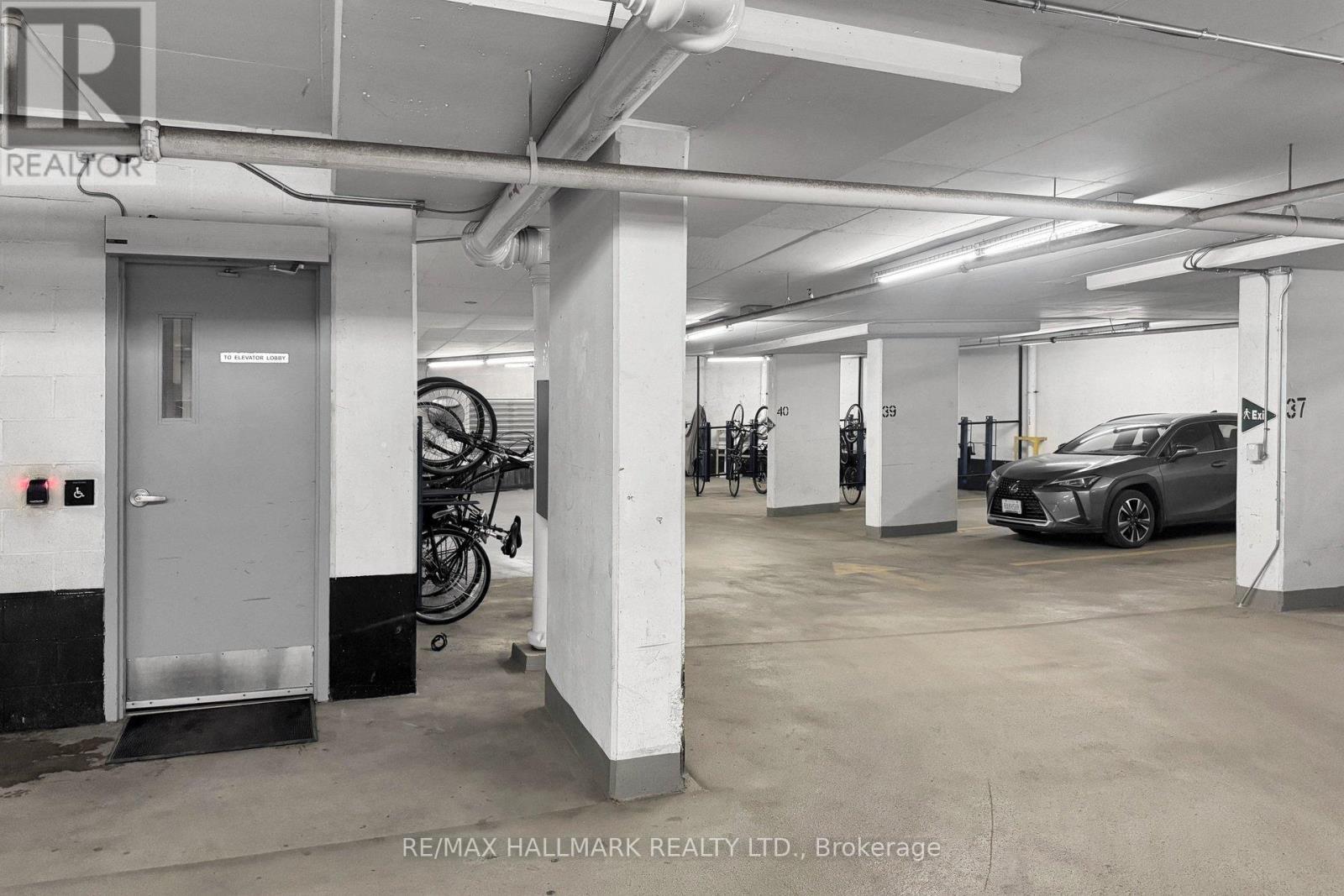 1516 - 410 Queens Quay W, Toronto, ON - Indoor Photo Showing Garage